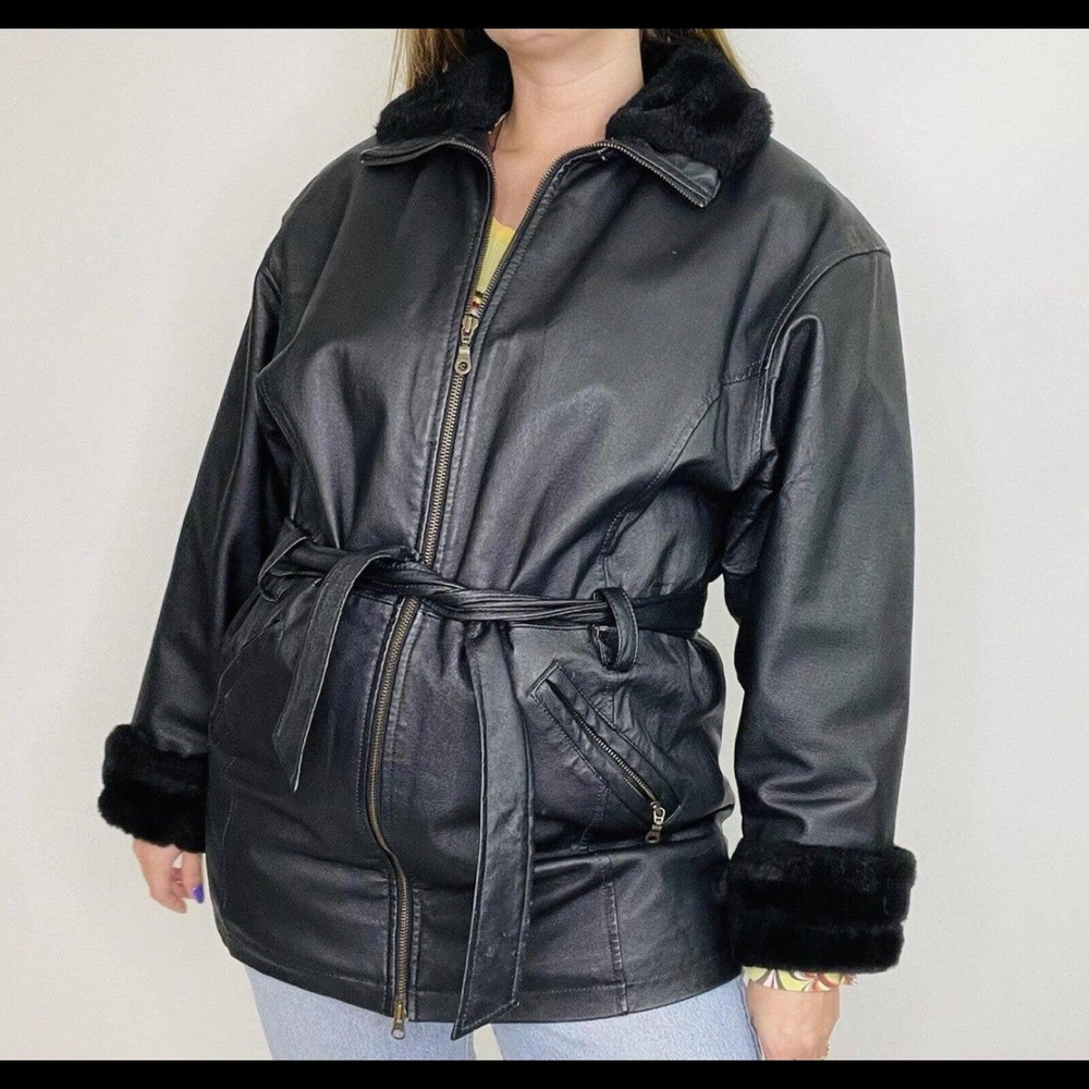 Vintage Y2K Wilson’s Black Leather Faux Fur Trim Belted Jacket